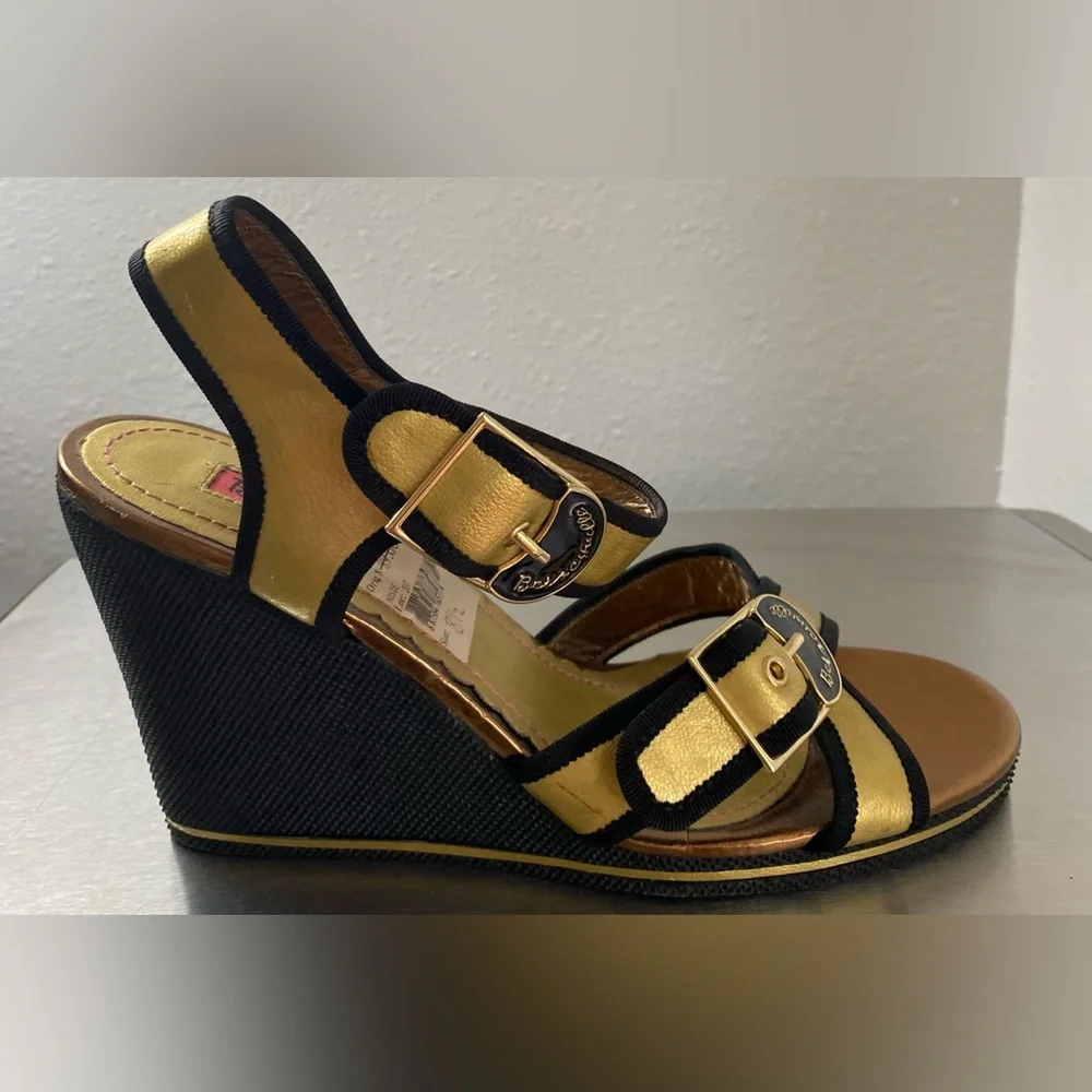 BETSEY JOHNSON… WOMENS Chic Gold and Black Wedge Sandals